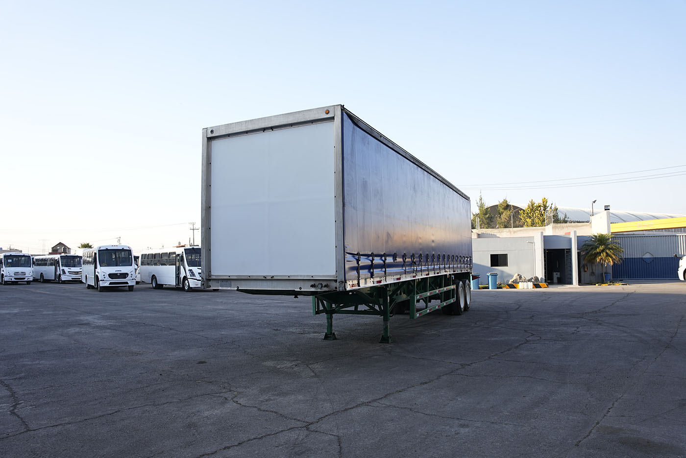 Unidad seminueva OPERBUS PLATAFORMA ENCORTINADA