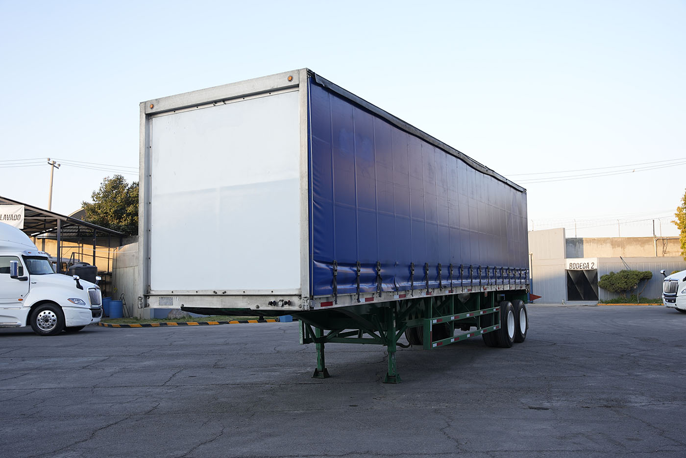 Unidad seminueva OPERBUS PLATAFORMA ENCORTINADA