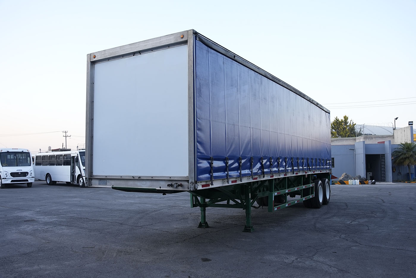 Unidad seminueva OPERBUS PLATAFORMA ENCORTINADA