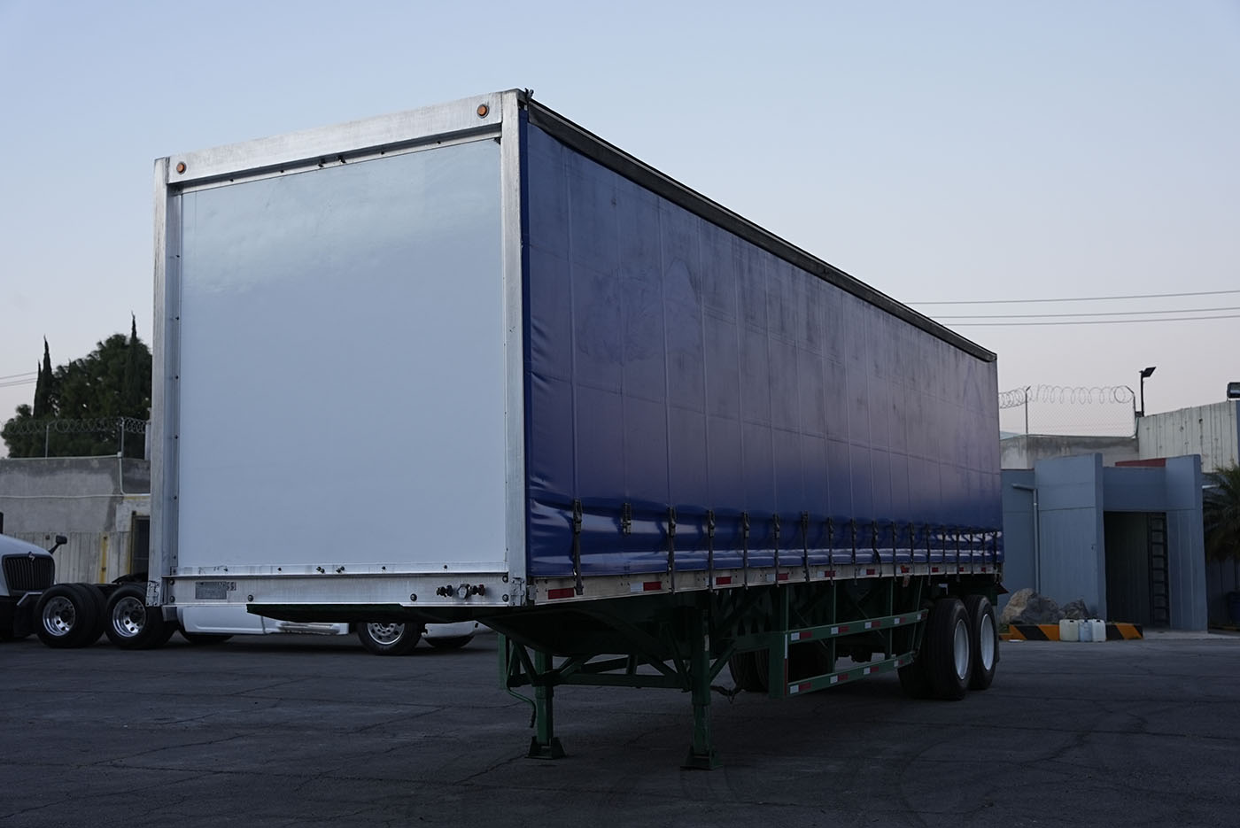 Unidad seminueva OPERBUS PLATAFORMA ENCORTINADA