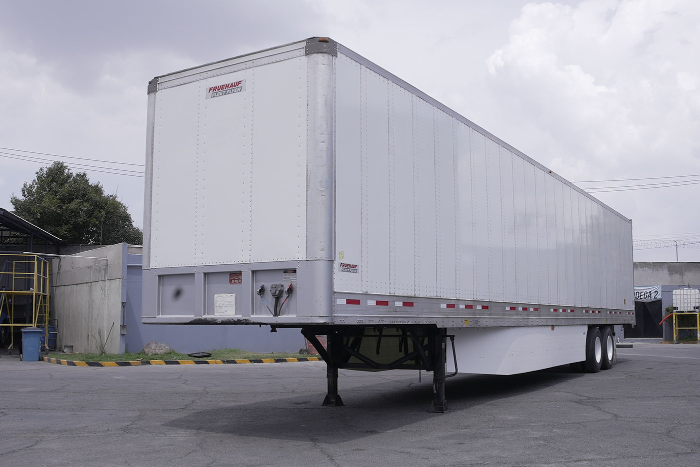 Unidad seminueva FRUEHAUF SEMIRREMOLQUE TIPO CAJA SECA
