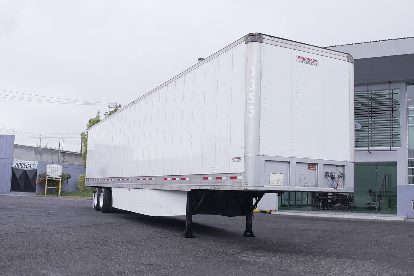 Unidad seminueva FRUEHAUF SEMIRREMOLQUE TIPO CAJA SECA