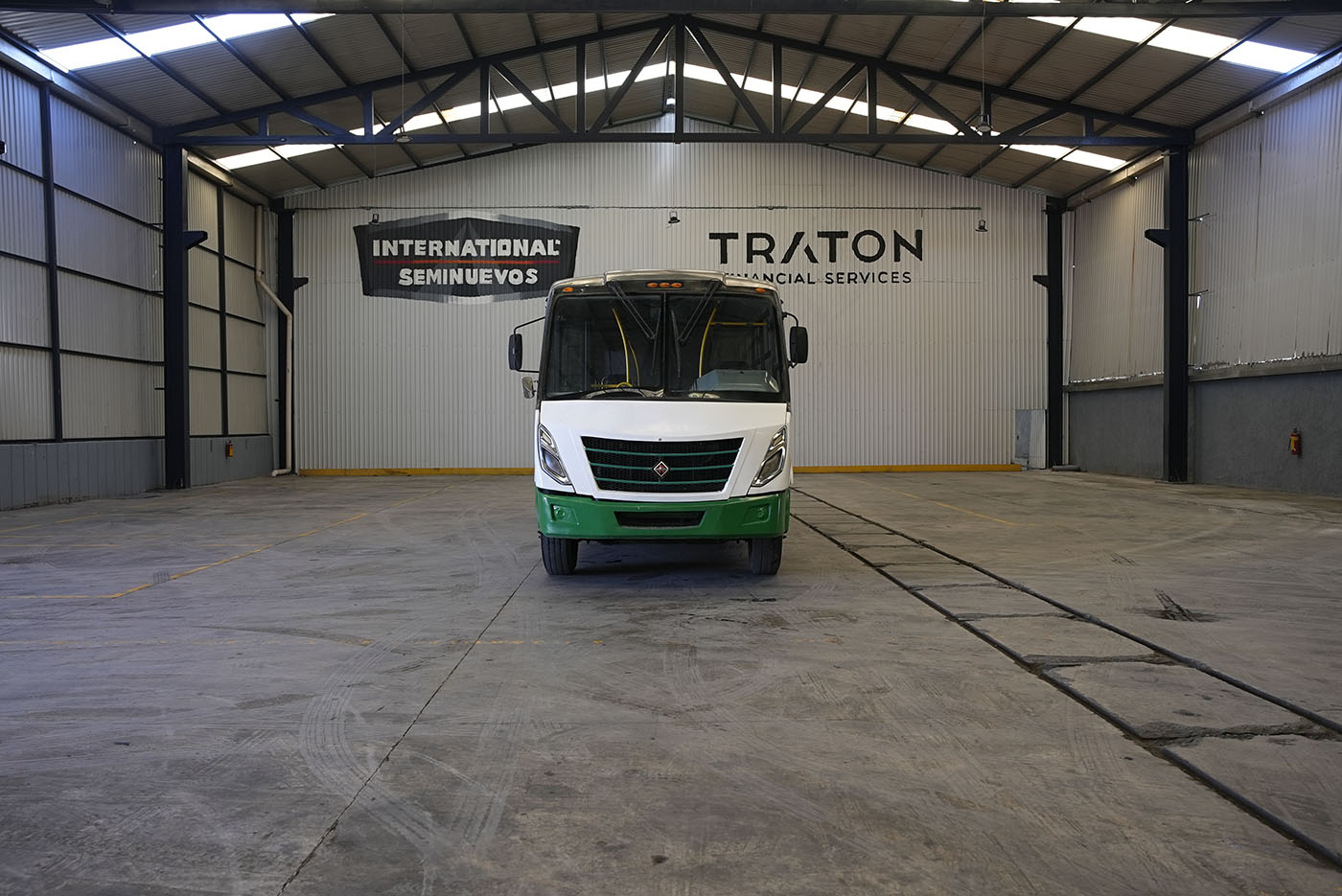 Unidad seminueva INTERNATIONAL 4700SFC 182HP 6VEL 236W