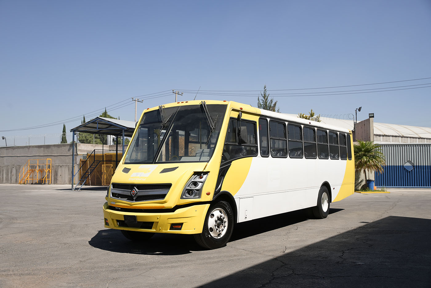 Unidad seminueva INTERNATIONAL 4700SFC 222HP MXF7.2 6VEL. 236