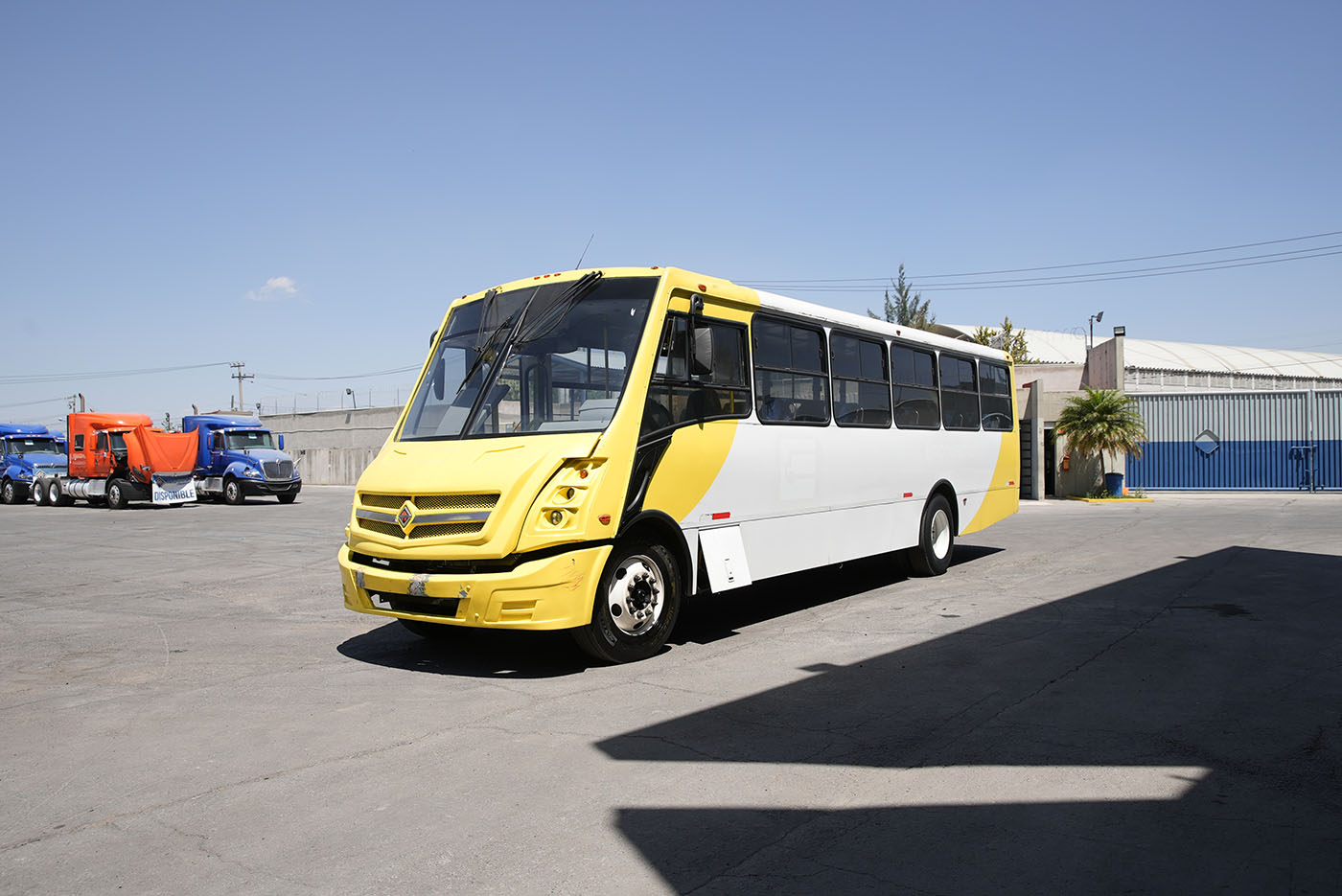 Unidad seminueva INTERNATIONAL 4700SFC 222HP MXF7.2 6VEL 236