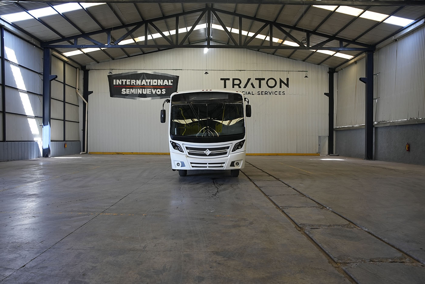 Unidad seminueva INTERNATIONAL 4700FE EURO V CON CLIMA CARRIER