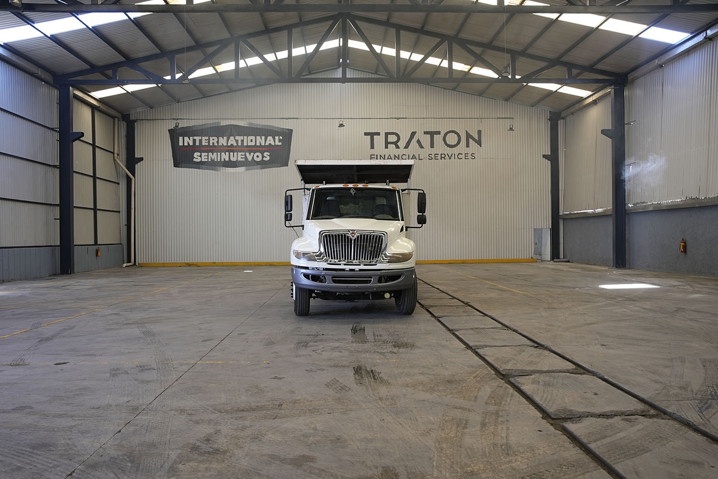 Unidad seminueva INTERNATIONAL 4400 260HP 6X2 52K