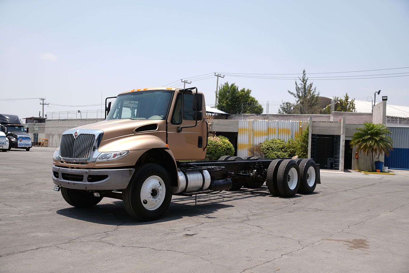 Unidad seminueva INTERNATIONAL 4400 260HP DT466 10VEL 236 NEU