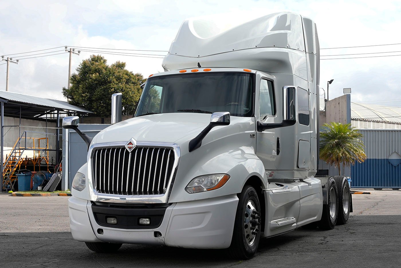 Unidad seminueva INTERNATIONAL LT625 6X4 X15 450HP