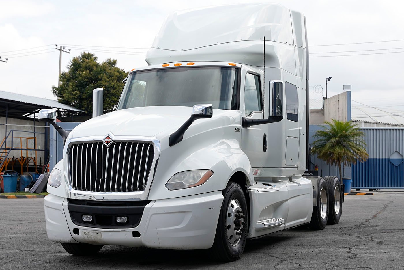 Unidad seminueva INTERNATIONAL LT625 6X4 X15 450HP
