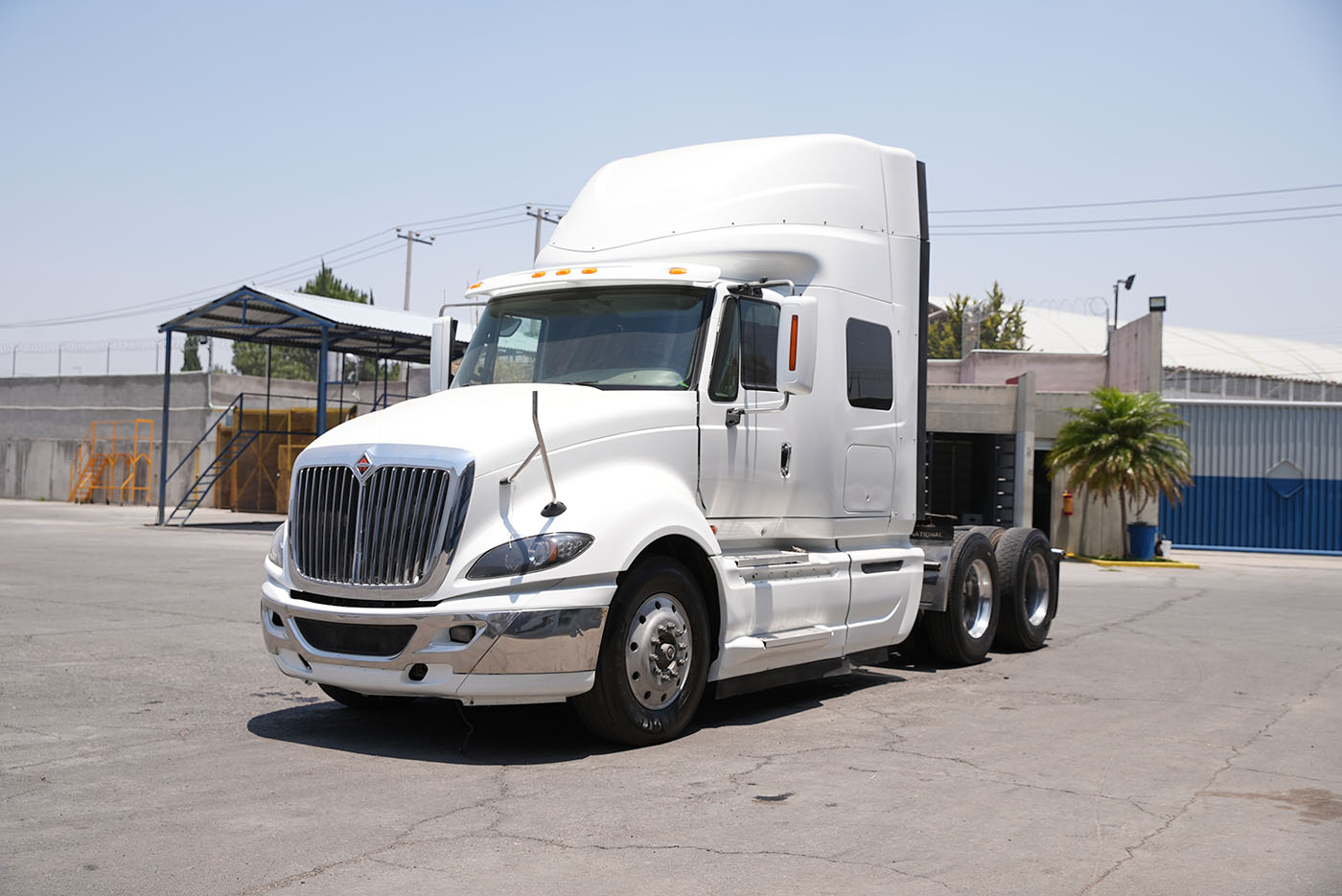 Unidad seminueva INTERNATIONAL PROSTAR SEMI EQUIPADO