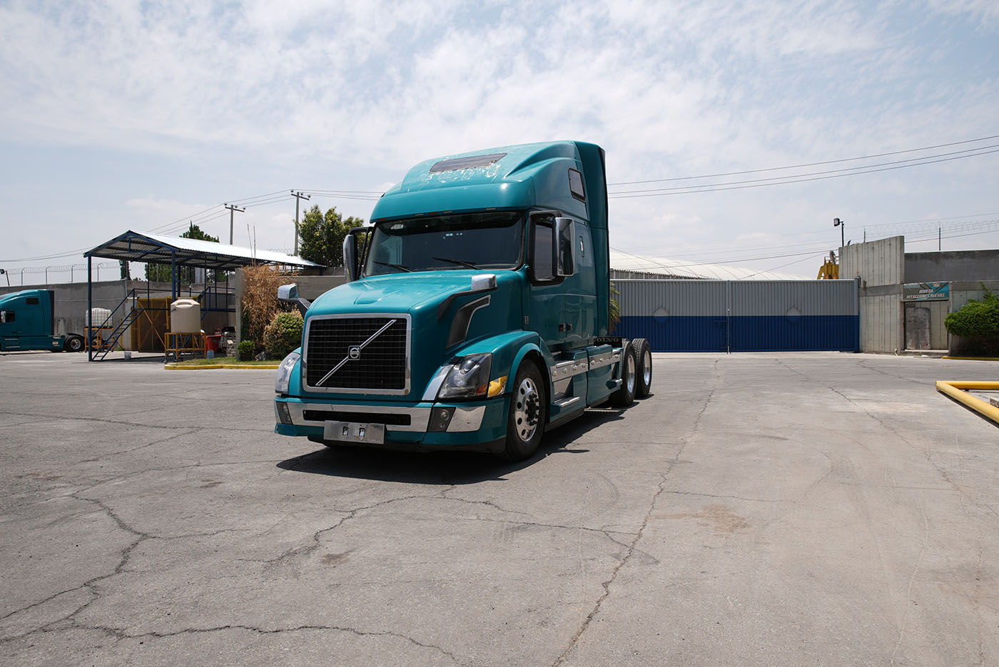 Unidad seminueva VOLVO VNL 64T-670