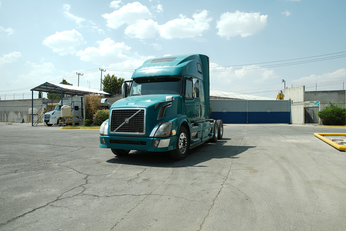 Unidad seminueva VOLVO VNL 64T-670