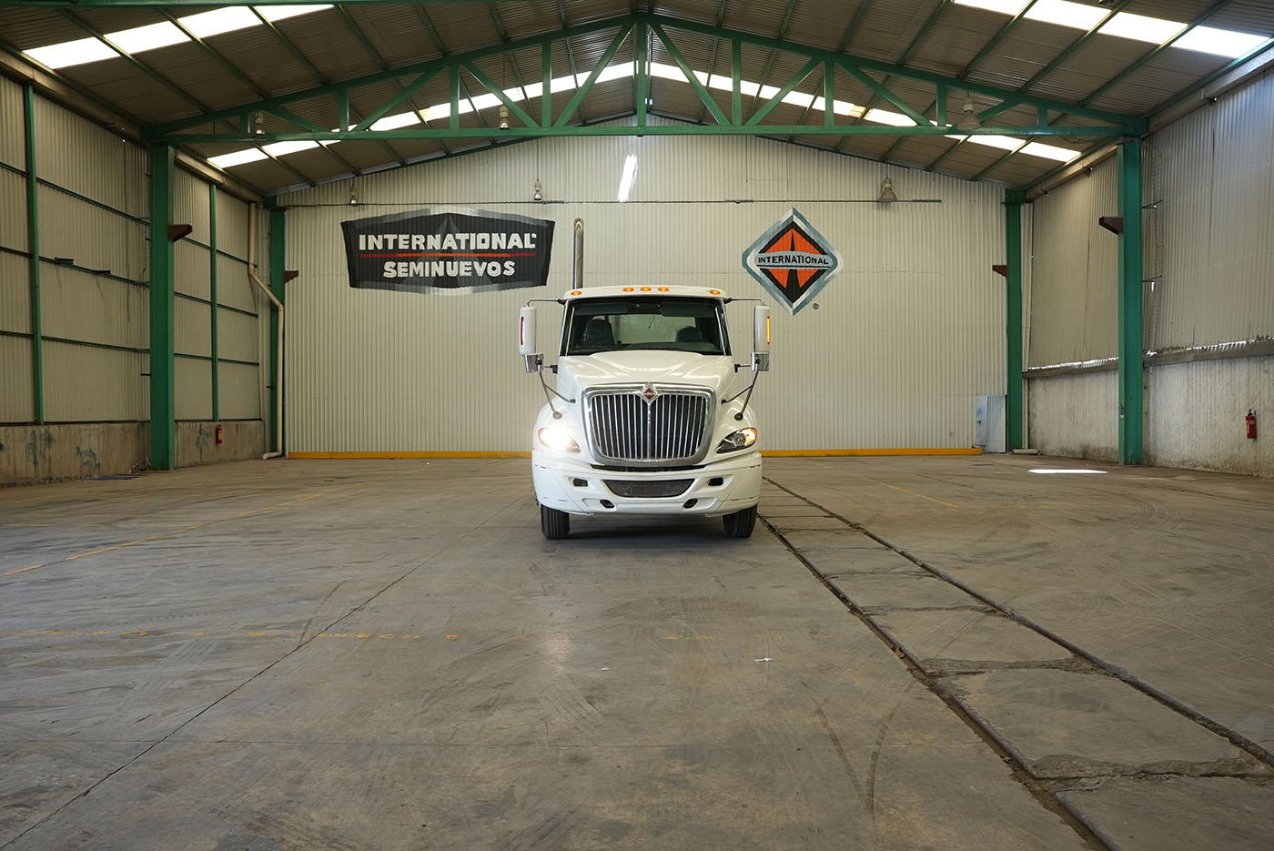 Unidad seminueva INTERNATIONAL PROSTAR 450 DAY-CAB 6X4