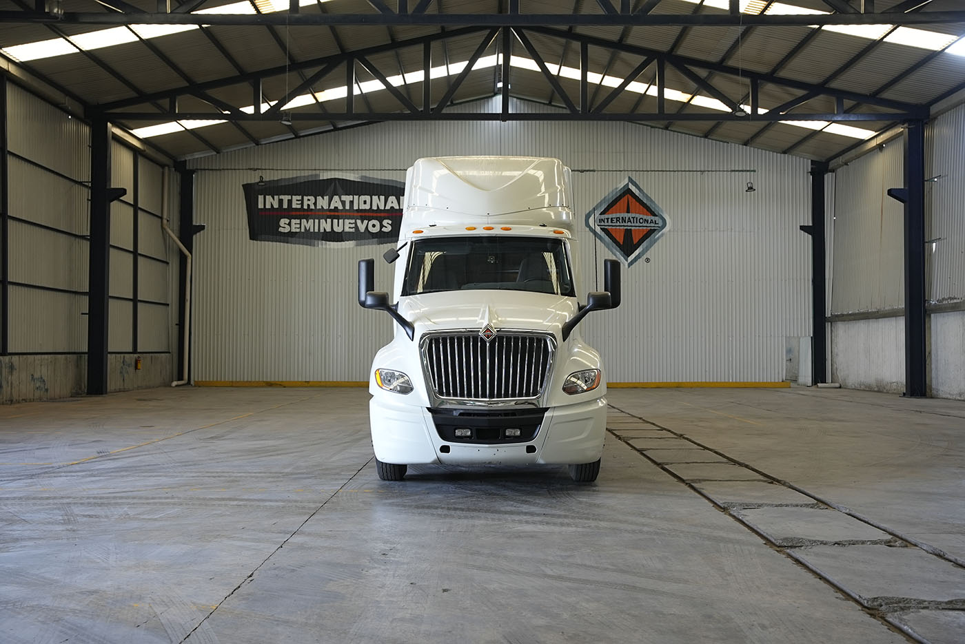 Unidad seminueva INTERNATIONAL LT625 X15 EURO V HI RISE