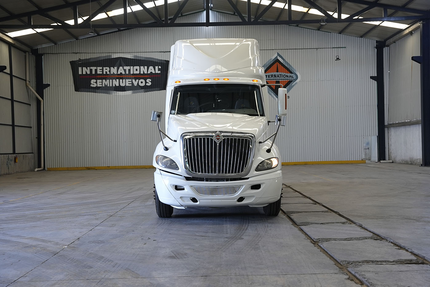 Unidad seminueva INTERNATIONAL PROSTAR + 122 450HP ISX HI-RISE